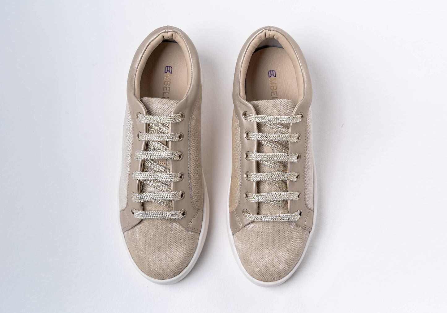 Edge – luxurious Ivory shimmer with a velvet-touch finish