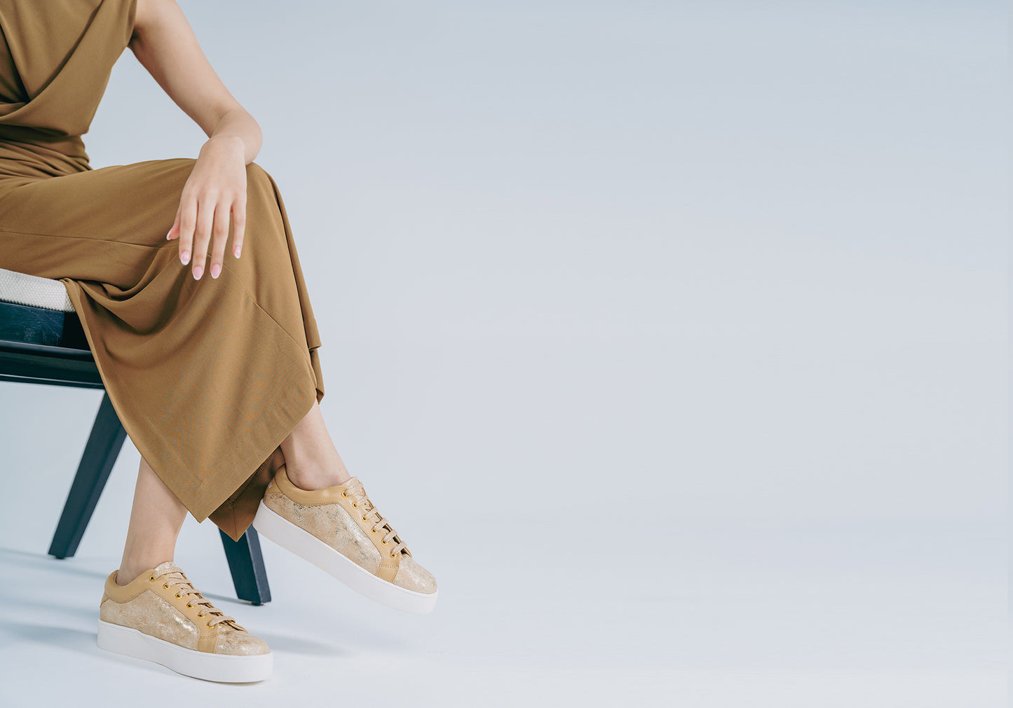 Liv – Striking gold abstract foil print sneaker with beige accents