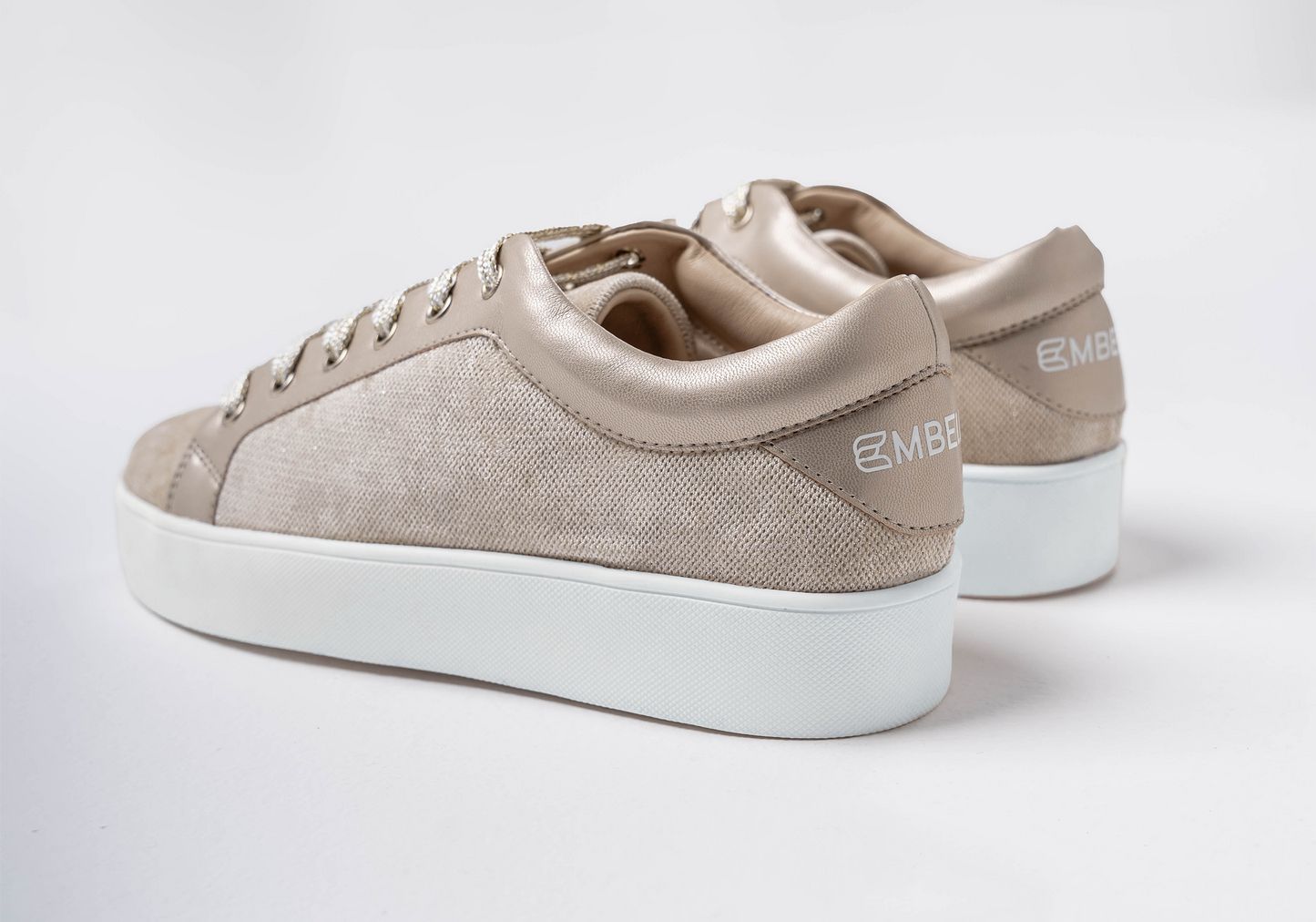 Edge – luxurious Ivory shimmer with a velvet-touch finish