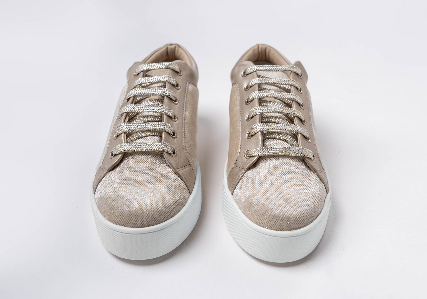 Edge – luxurious Ivory shimmer with a velvet-touch finish
