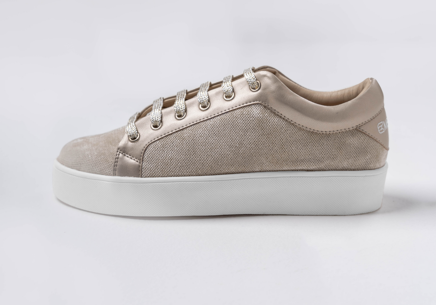 Edge – luxurious Ivory shimmer with a velvet-touch finish